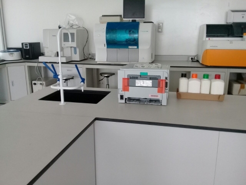 thiết kế phòng thí nghiệm của Bệnh viện – Xét nghiệm y khoa  