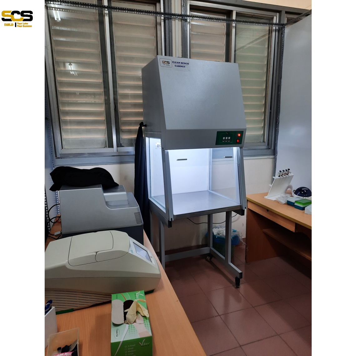 Tủ thao tác PCR với gió hoàn lưu