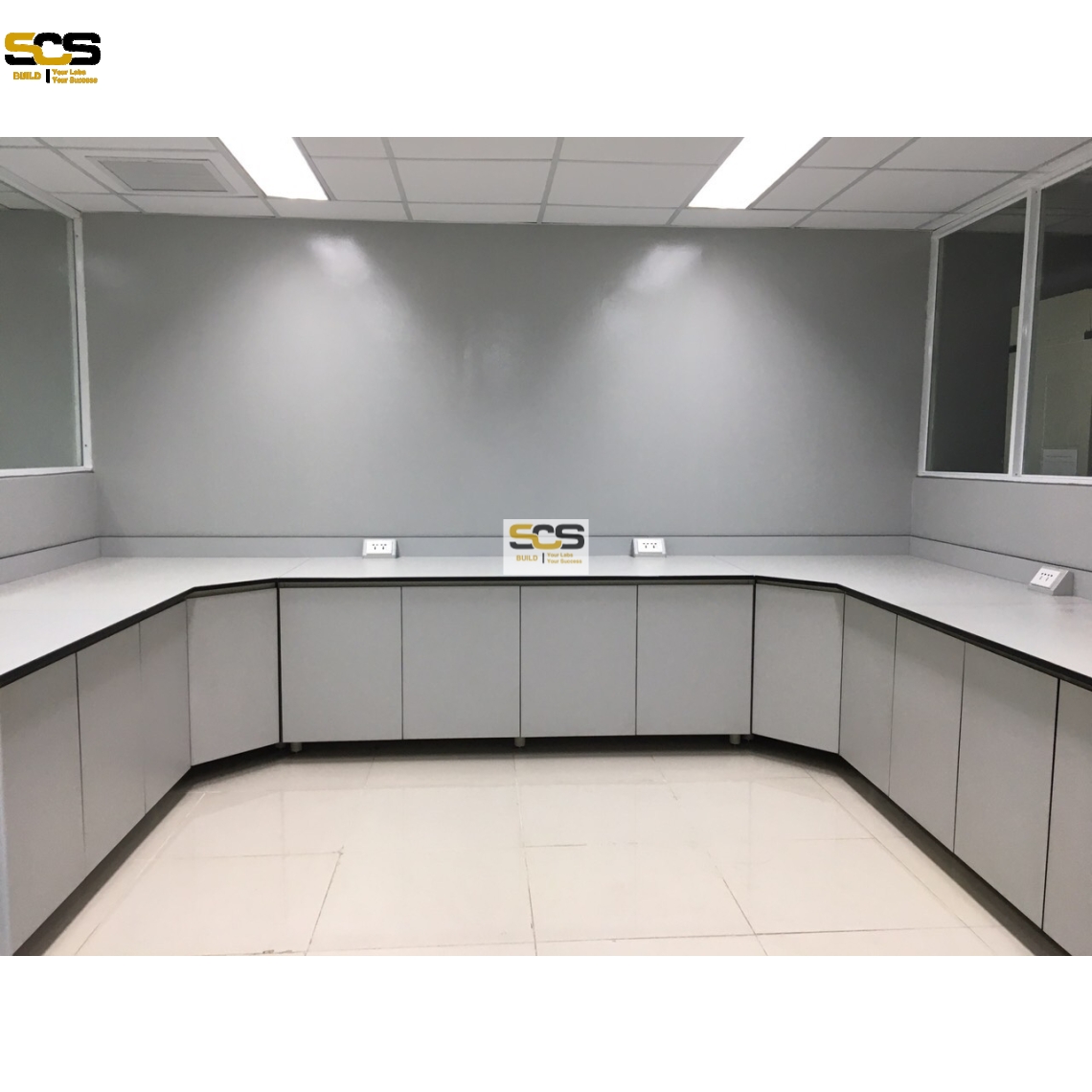 Bàn thí nghiệm áp tường chữ U
