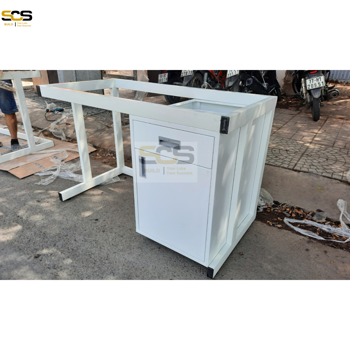 BÀN THÍ NGHIỆM ĐƠN ĐẶT MÁY LOẠI 1M5 CÓ HỘC TỦ