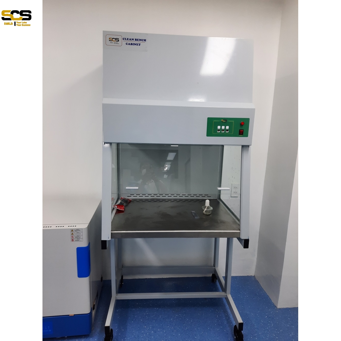 Tủ cấy vi sinh dòng khí thổi đứng cửa trượt kích thước 900mm